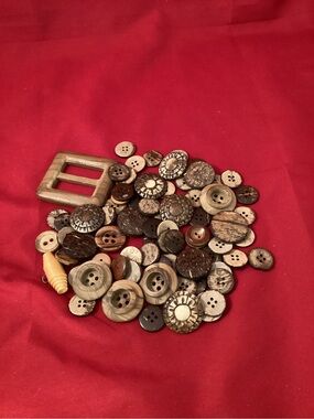 106 grams of Brown and Tan Buttons & Buckle Set